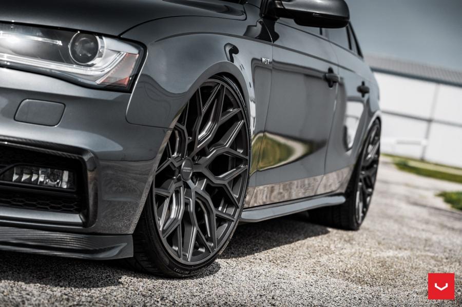 Детали экстерьера Audi S4 Sedan on Vossen Wheels (HF-2) 2018 года  (фото 3 из 22)